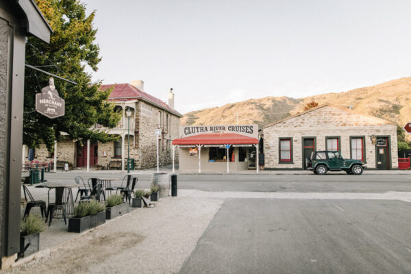 earnscleugh_castle_central_otago_clutha_river_cruises