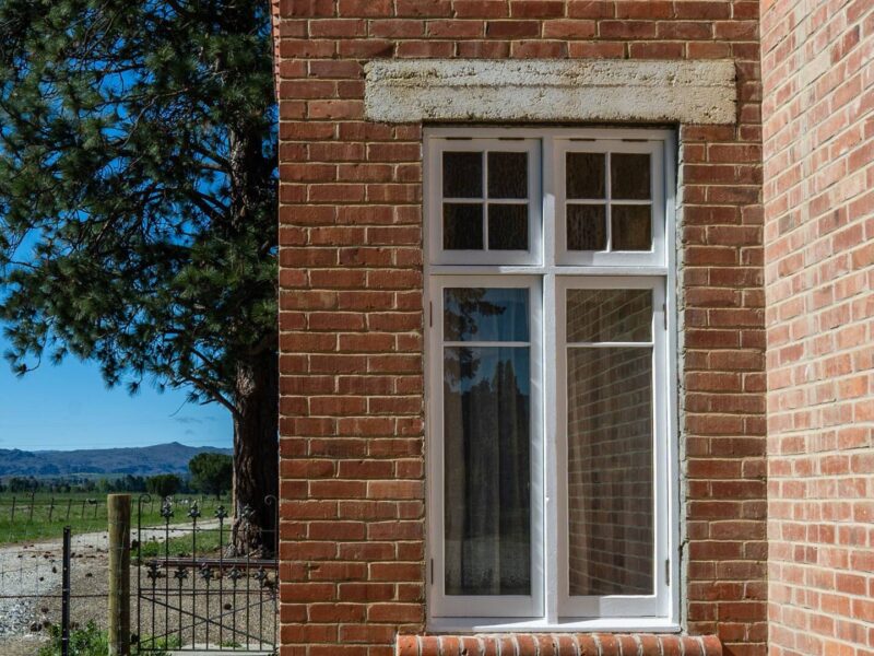 earnscleugh_castle_central_otago_coach_house_backyard_27