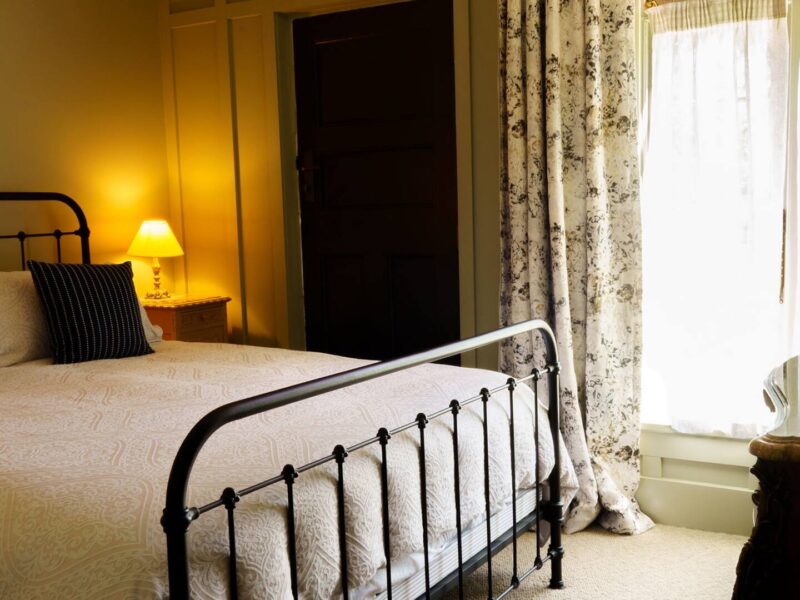 earnscleugh_castle_central_otago_coach_house_bedroom_2_23
