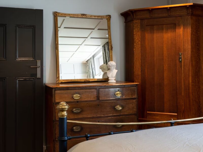 earnscleugh_castle_central_otago_coach_house_bedroom_3_20