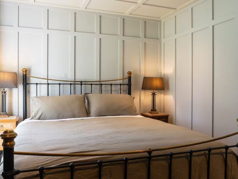 earnscleugh_castle_central_otago_coach_house_bedroom_3_21