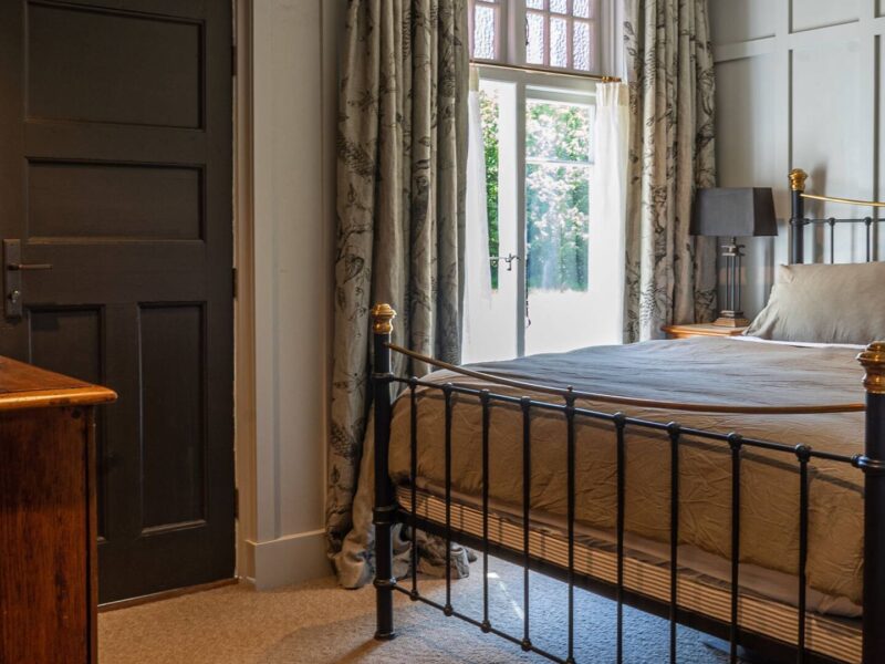 earnscleugh_castle_central_otago_coach_house_bedroom_3_3