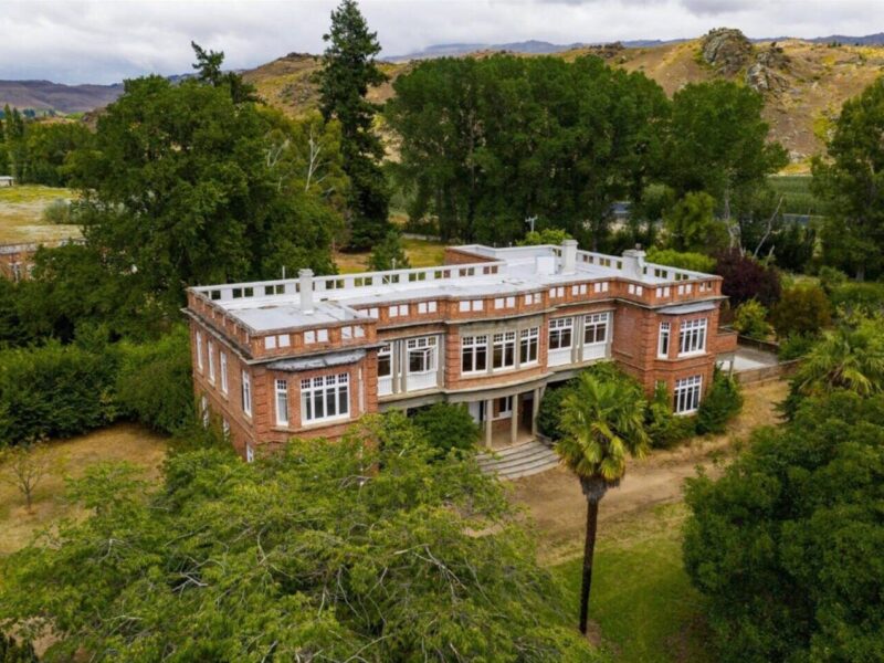 earnscleugh_castle_central_otago_coach_house_exterior_6
