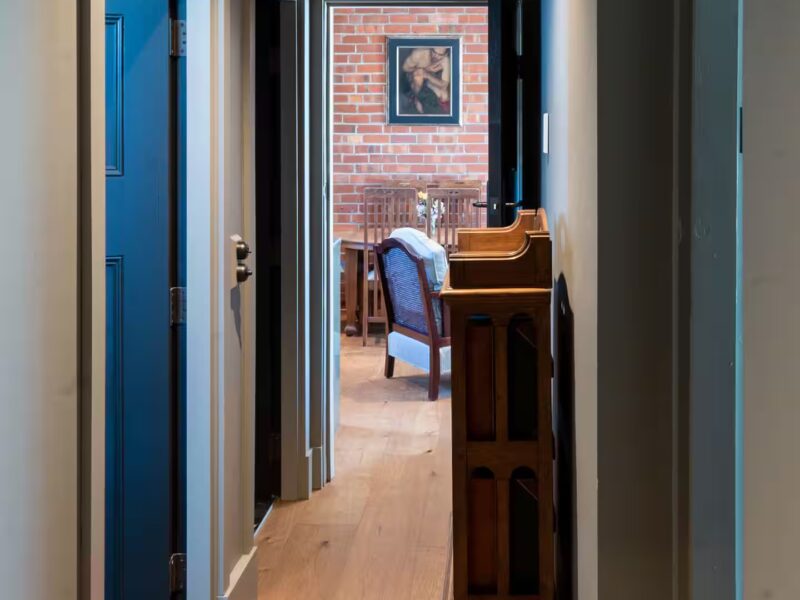 earnscleugh_castle_central_otago_coach_house_hallway_10