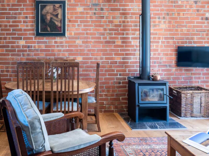 earnscleugh_castle_central_otago_coach_house_living_area_8